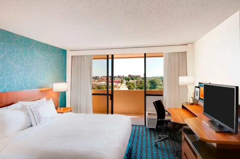 Fairfield by Marriott Inn & Suites Charlotte Uptown